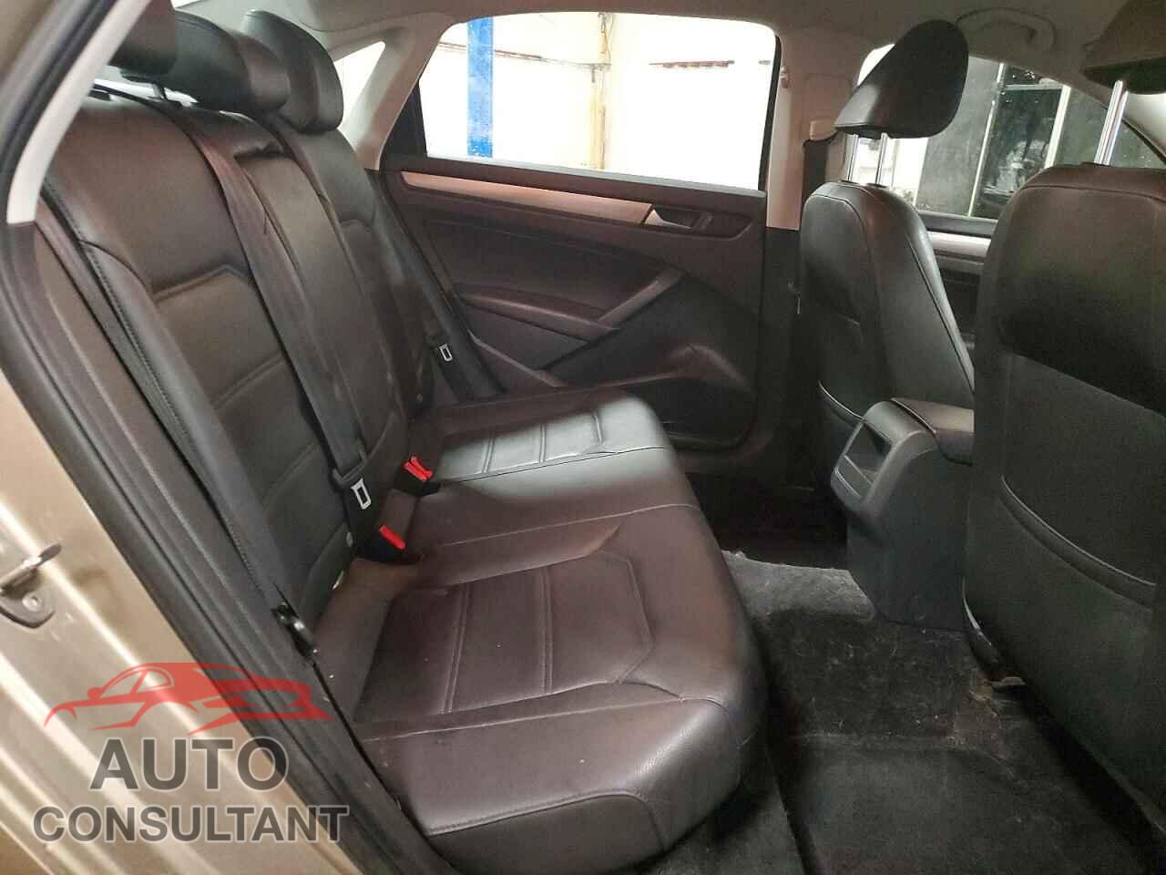 VOLKSWAGEN PASSAT 2015 - 1VWAT7A37FC051898