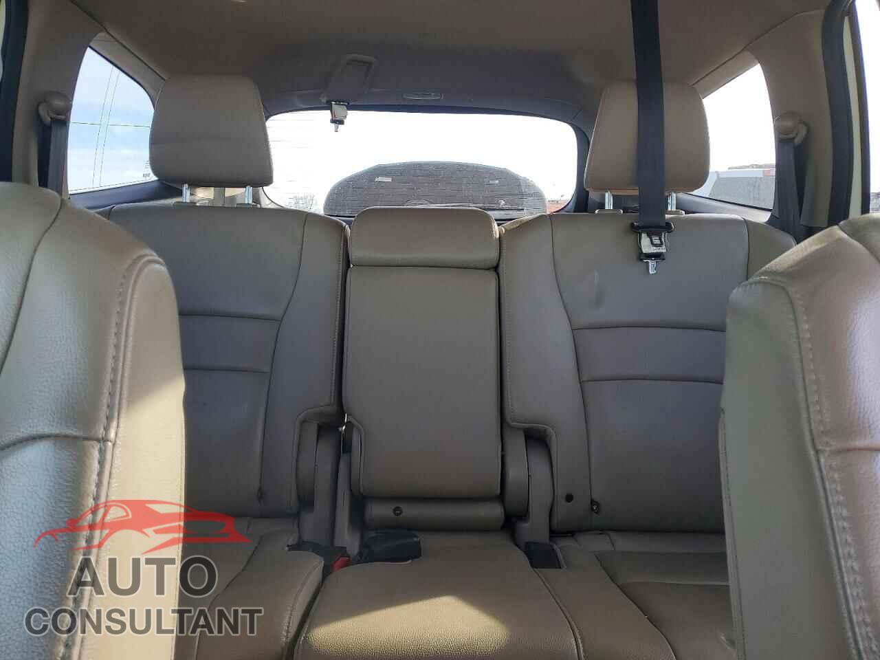 HONDA PILOT 2018 - 5FNYF6H58JB072913
