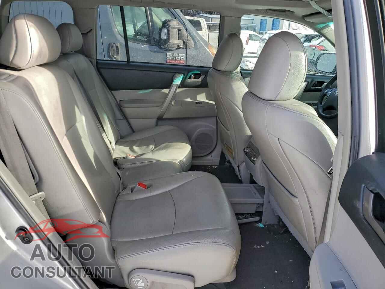 TOYOTA HIGHLANDER 2012 - 5TDBK3EH0CS136102