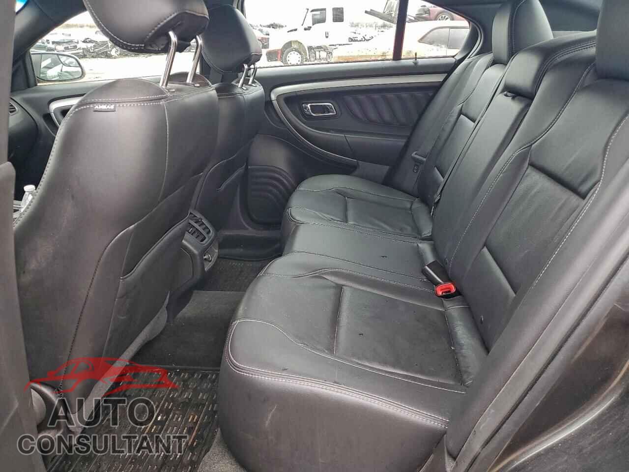FORD TAURUS 2018 - 1FAHP2E83JG119717