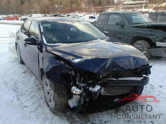 VOLKSWAGEN PASSAT 2015 - 1VWBV7A33FC008965
