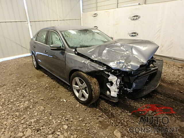 VOLKSWAGEN PASSAT 2015 - 1VWBT7A34FC012268