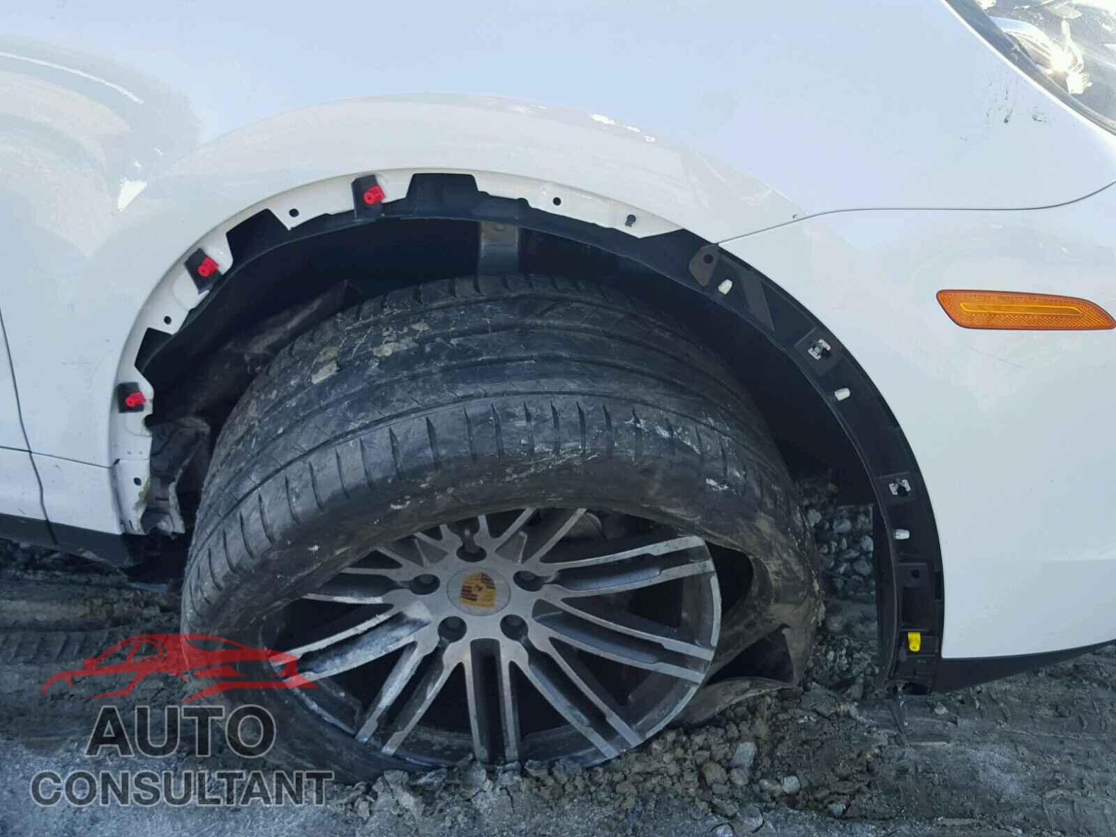 PORSCHE CAYENNE 2017 - WP1AB2A24HLA50726