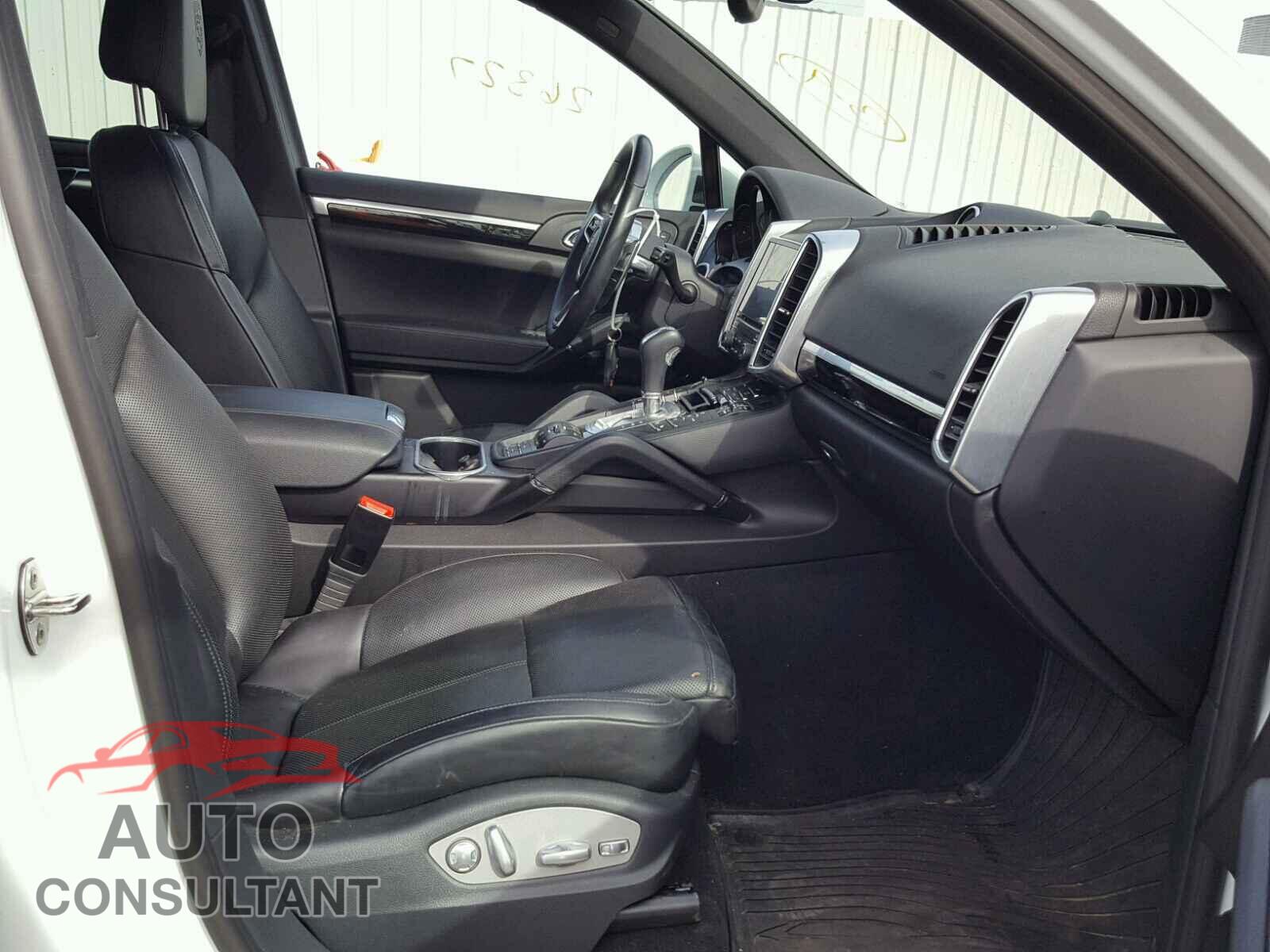 PORSCHE CAYENNE 2017 - WP1AE2A23HLA69131