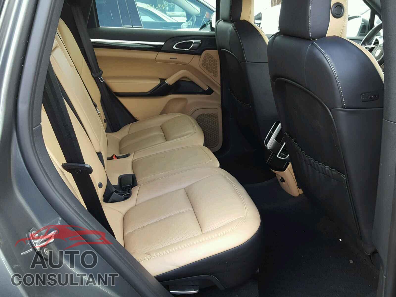 PORSCHE CAYENNE 2016 - WP1AA2A2XGKA08648