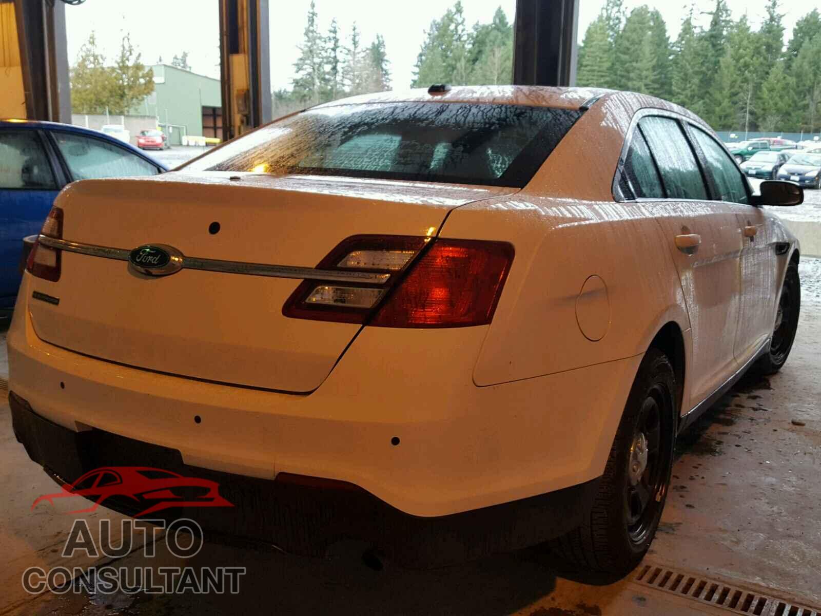 FORD TAURUS 2017 - 1FAHP2L88HG105955