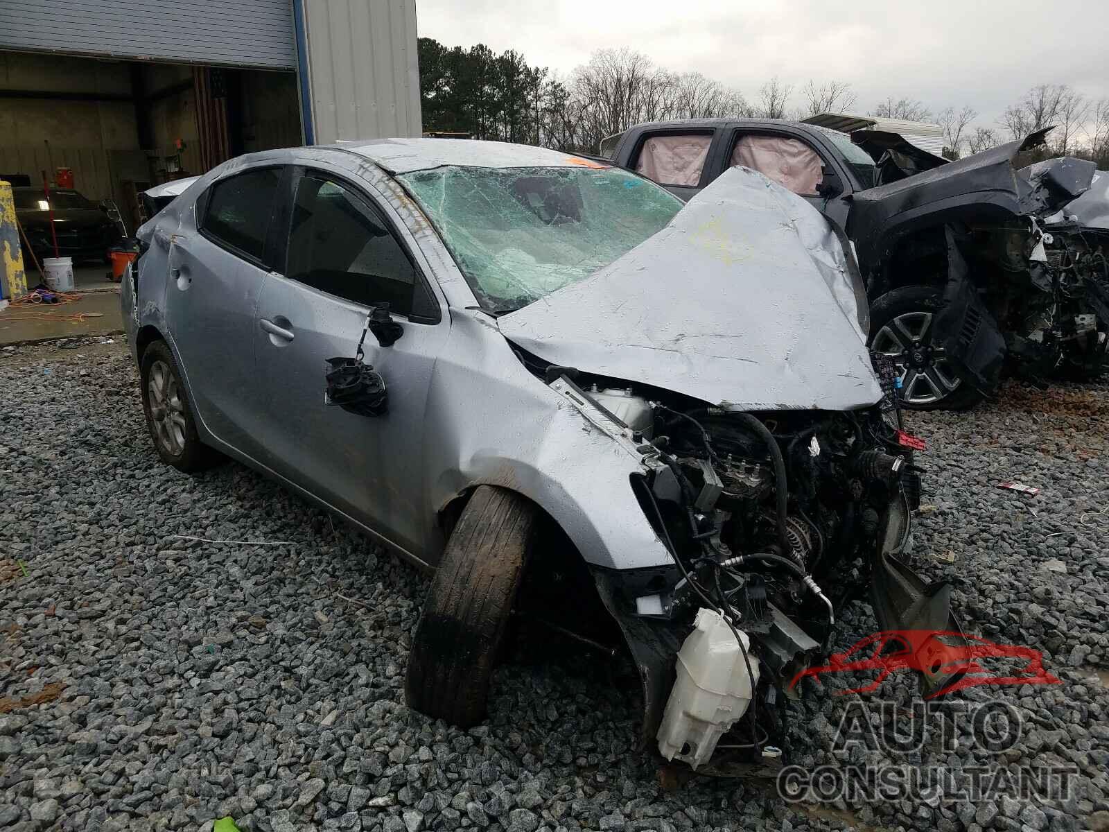 TOYOTA YARIS 2017 - 3MYDLBYV3HY183112