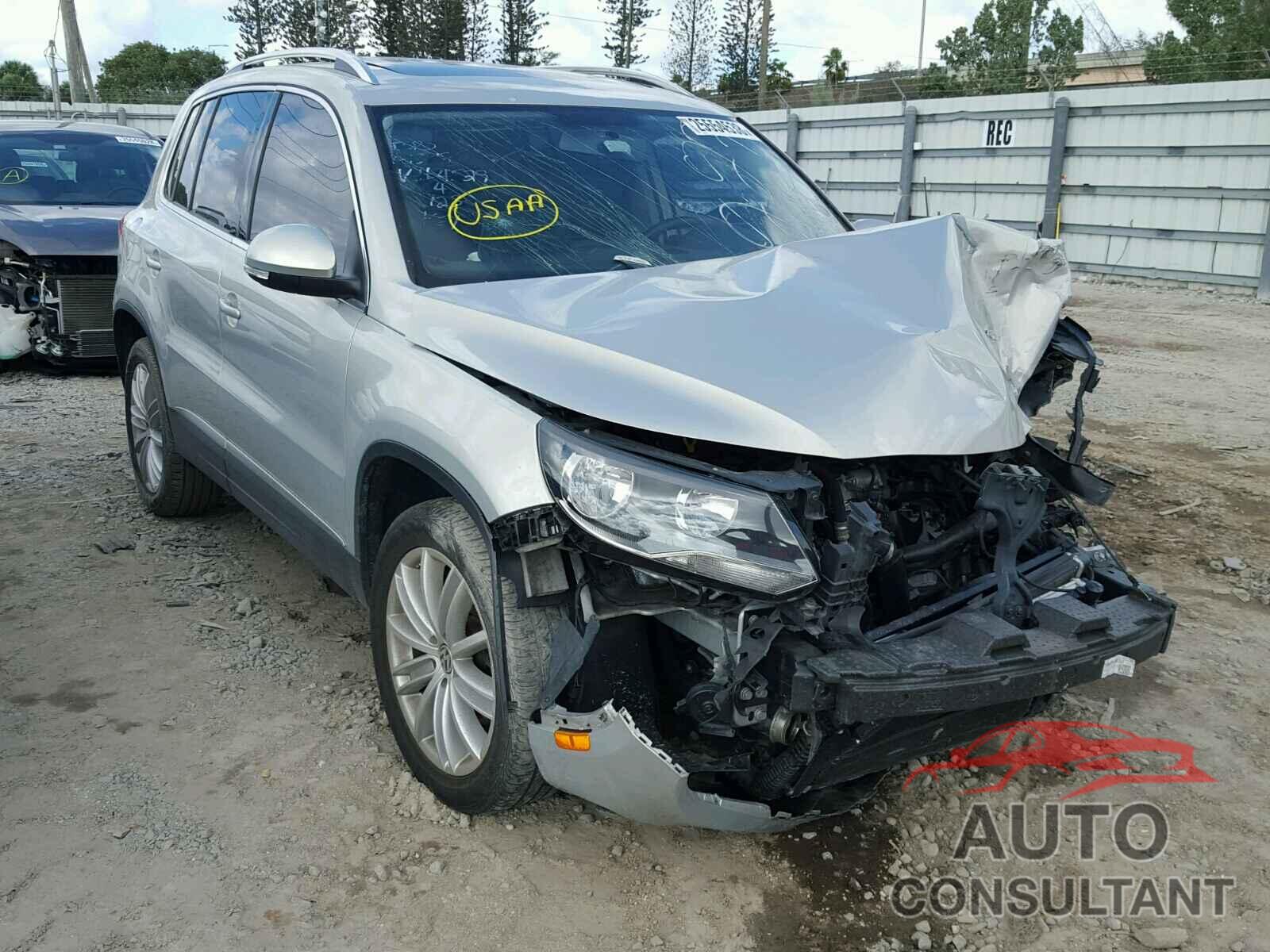 VOLKSWAGEN TIGUAN 2015 - WVGAV7AX1FW554529