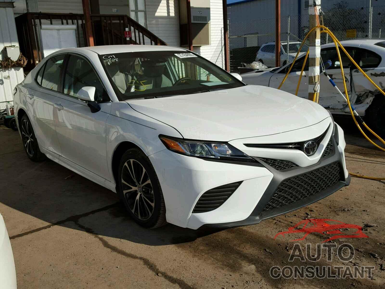 TOYOTA CAMRY 2018 - 4T1B11HK3JU549683