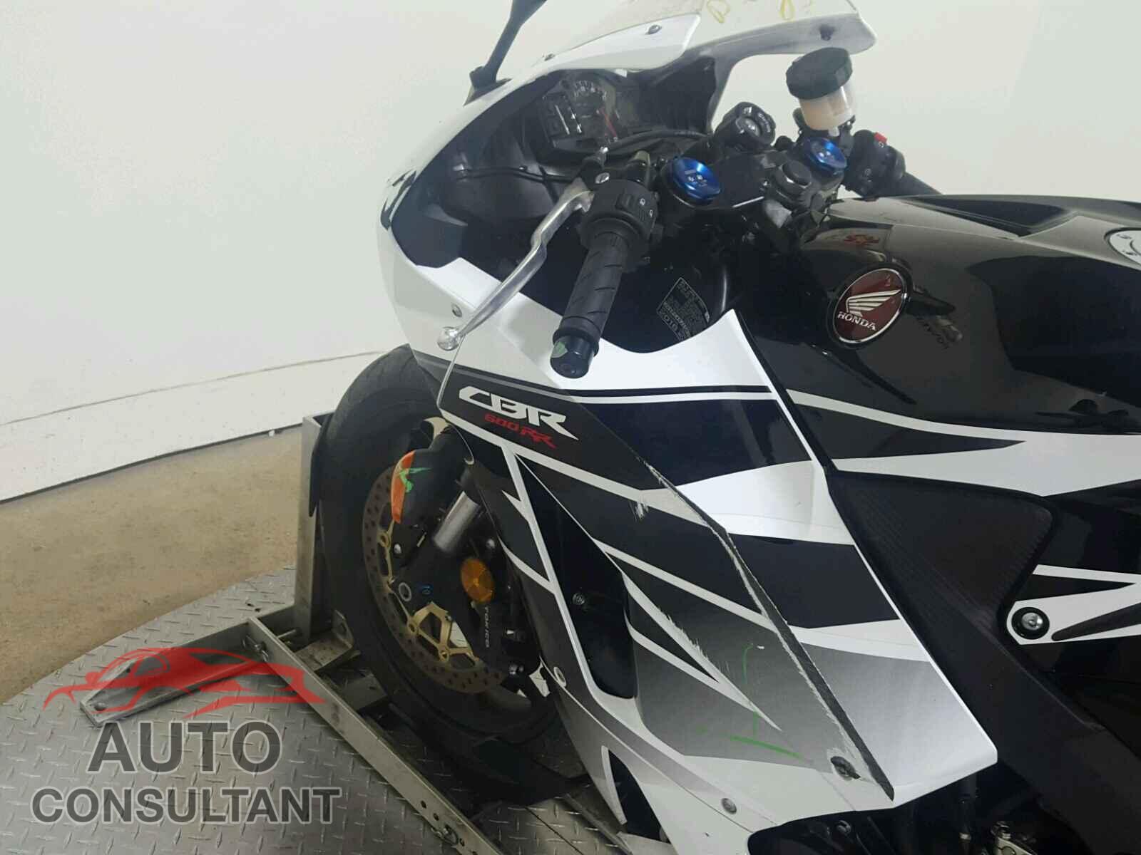 HONDA CBR CYCLE 2016 - JH2PC40J3GK201015