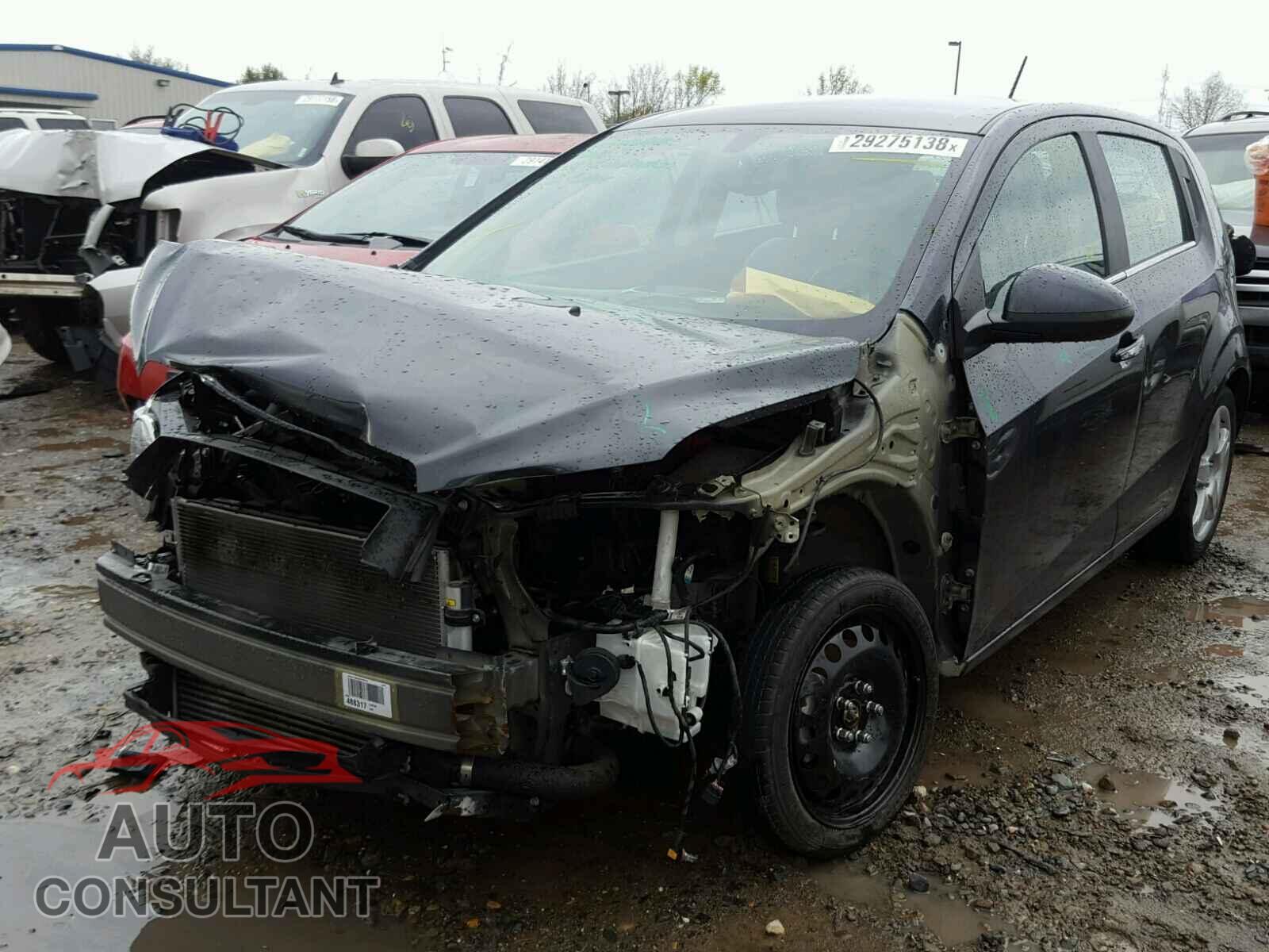 CHEVROLET SONIC 2015 - 1G1JE6SB4F4149920