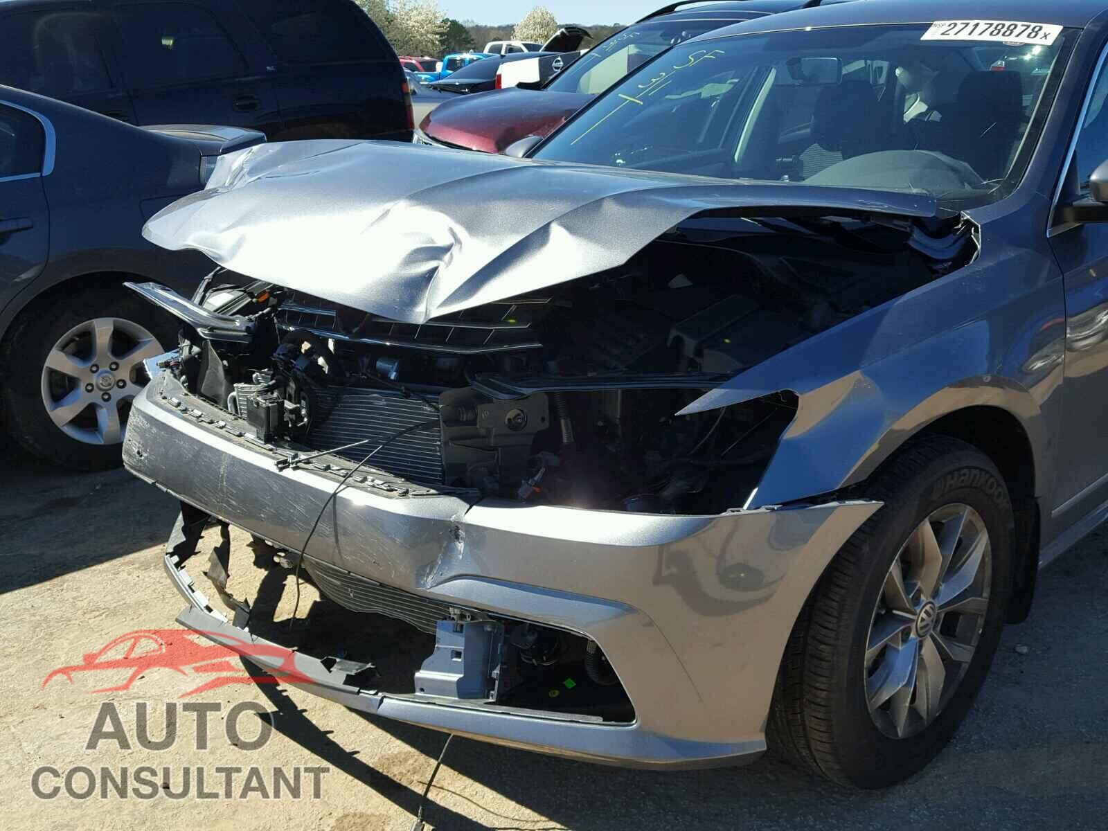 VOLKSWAGEN PASSAT 2017 - 1VWAT7A30HC068237
