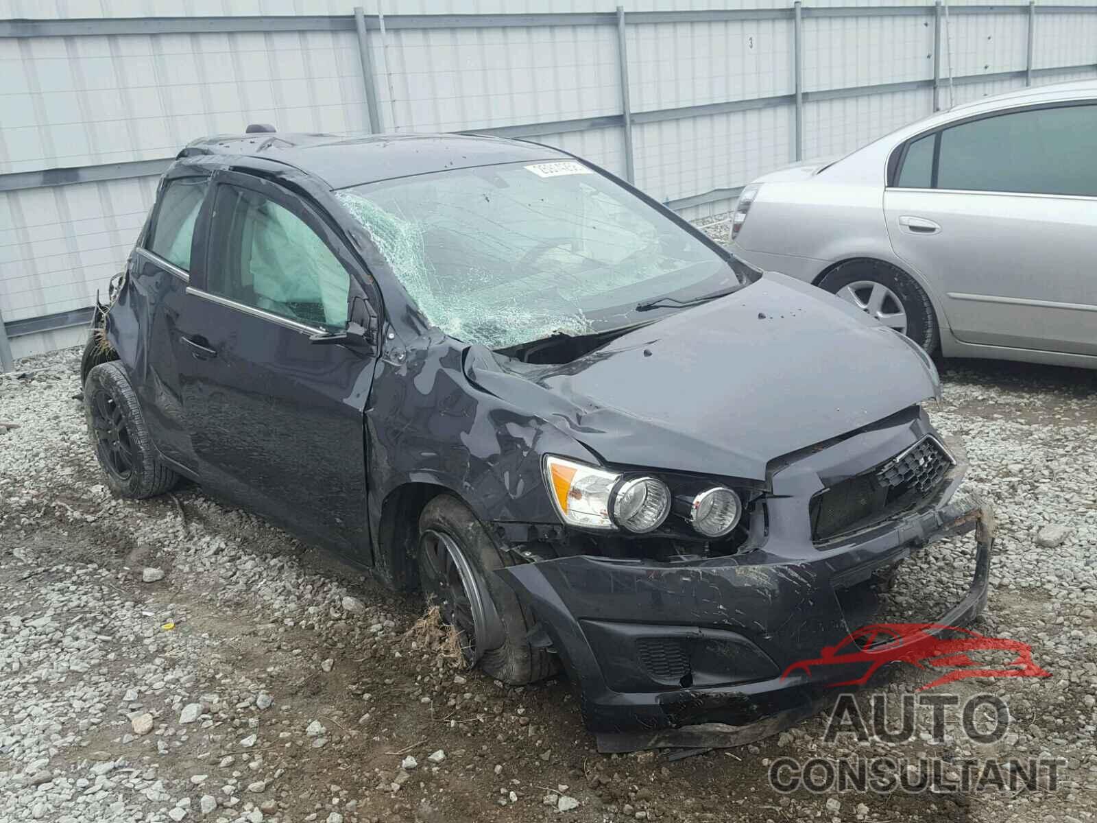 CHEVROLET SONIC 2015 - 1G1JC6SH1F4152395
