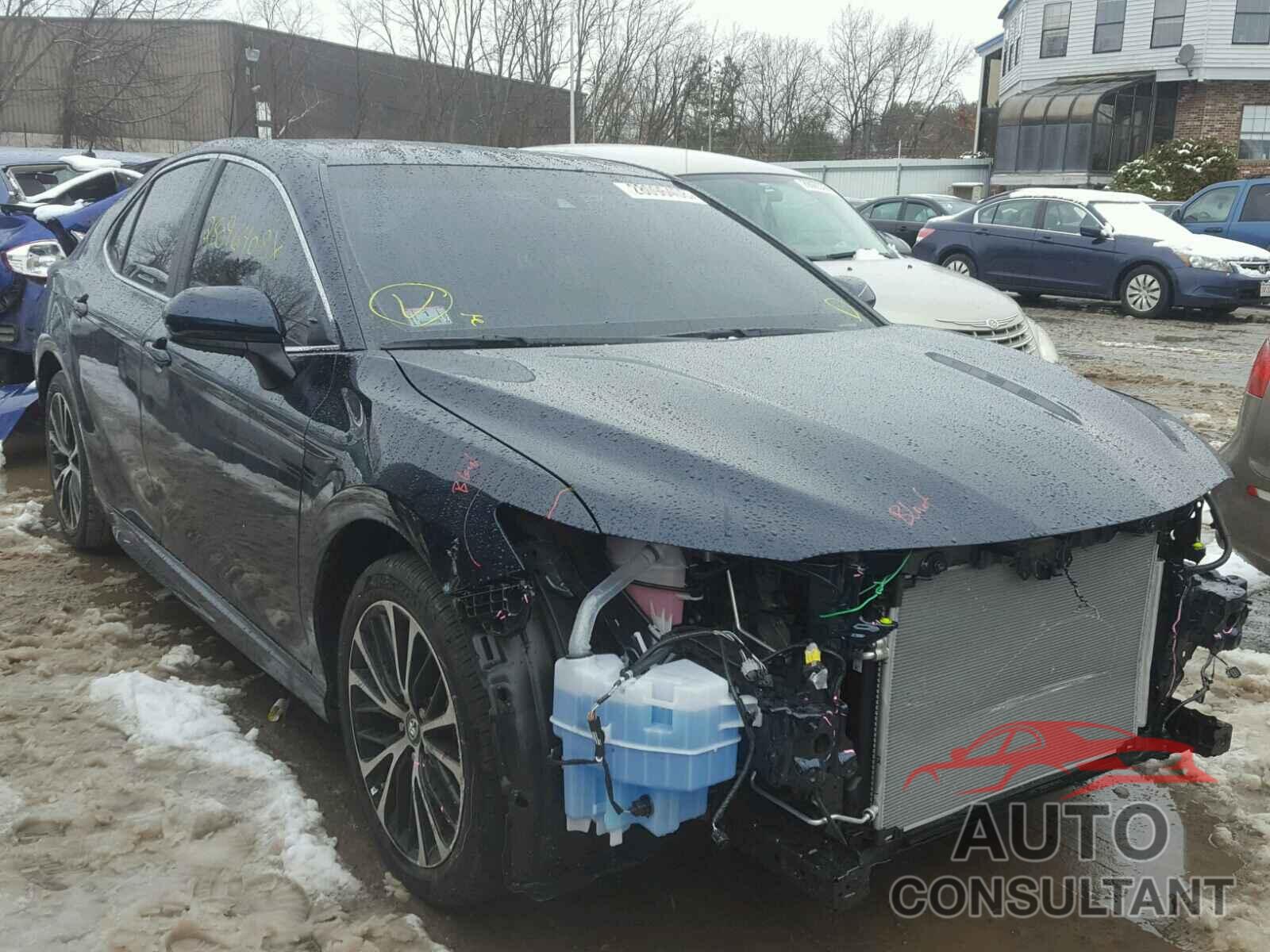 TOYOTA CAMRY 2018 - 4T1B11HK3JU549425
