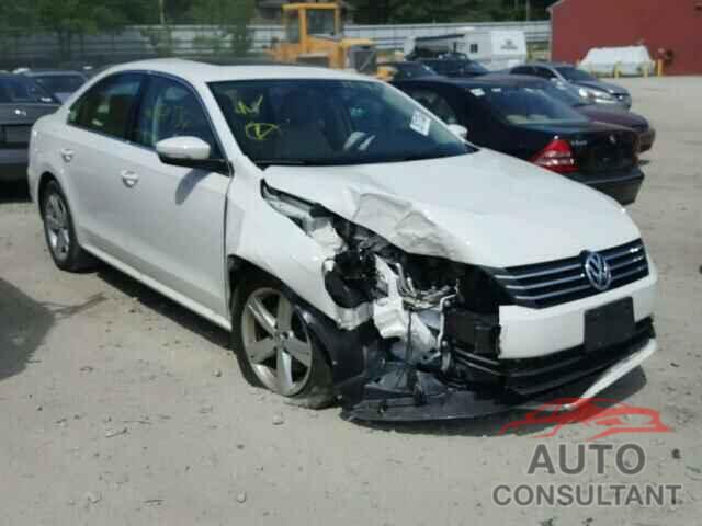 VOLKSWAGEN PASSAT 2015 - 1VWAT7A35FC082096