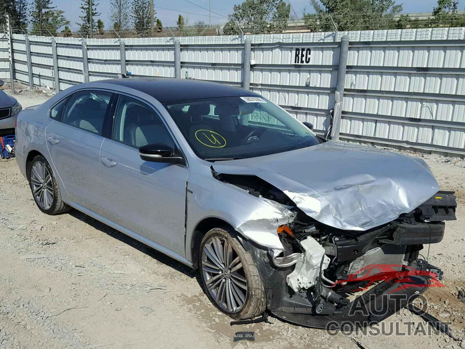 VOLKSWAGEN PASSAT 2015 - 1VWBT7A38FC066172