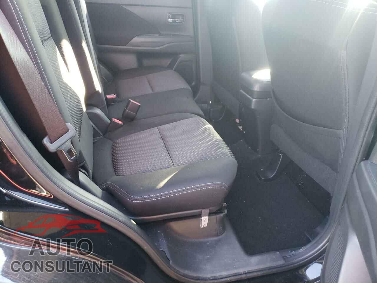 MITSUBISHI OUTLANDER 2017 - JA4AD2A38HZ067069