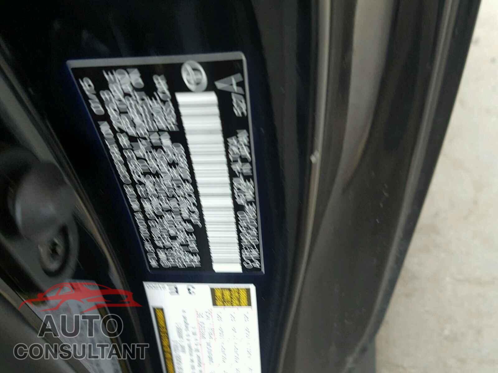 TOYOTA SCION 2015 - JTKJF5C78FJ006830