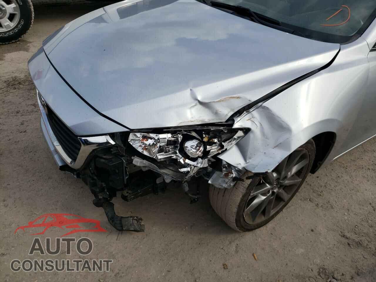 MAZDA 3 2018 - 3MZBN1V31JM181043