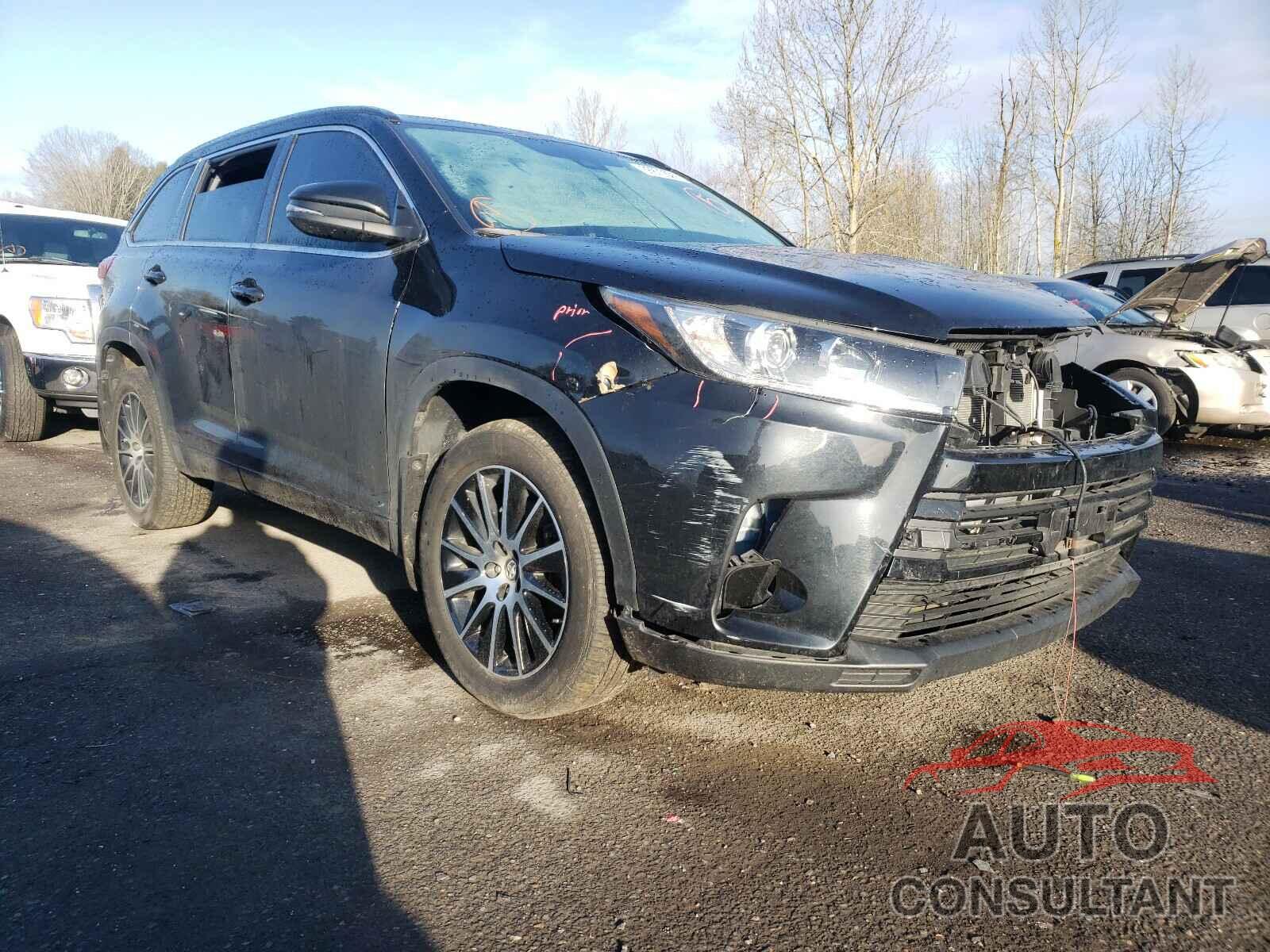 TOYOTA HIGHLANDER 2018 - 5TDJZRFH2JS558216