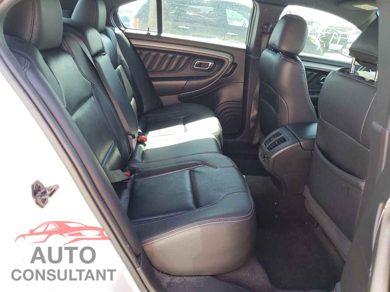 FORD TAURUS 2018 - 1FAHP2E88JG107191