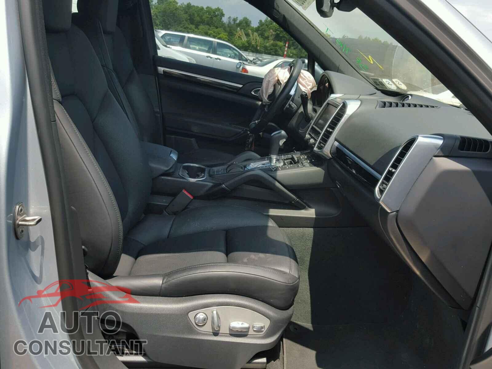 PORSCHE CAYENNE 2016 - WP1AA2A20GKA08741