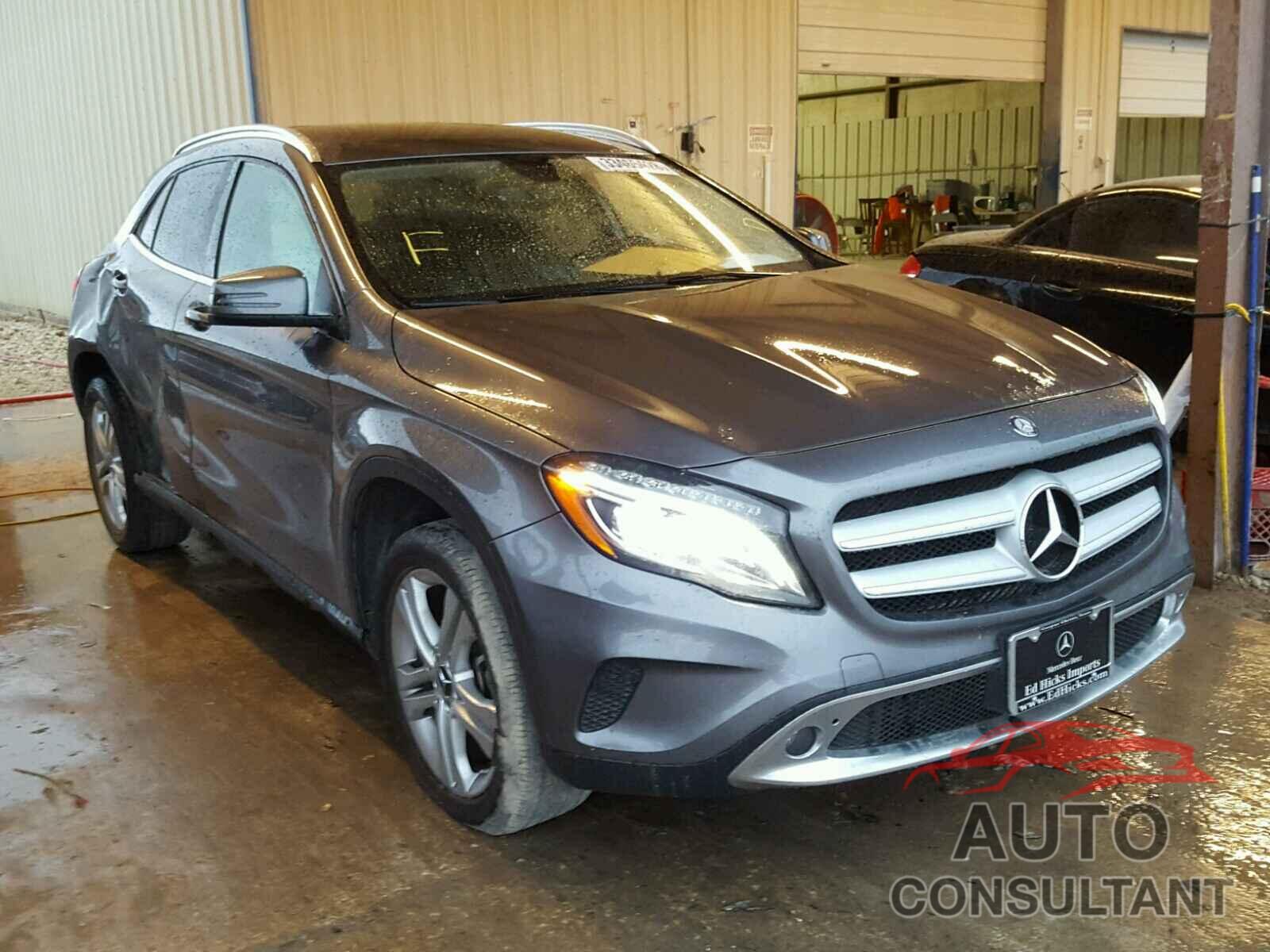 MERCEDES-BENZ GLA250 2015 - WDCTG4EBXFJ123943