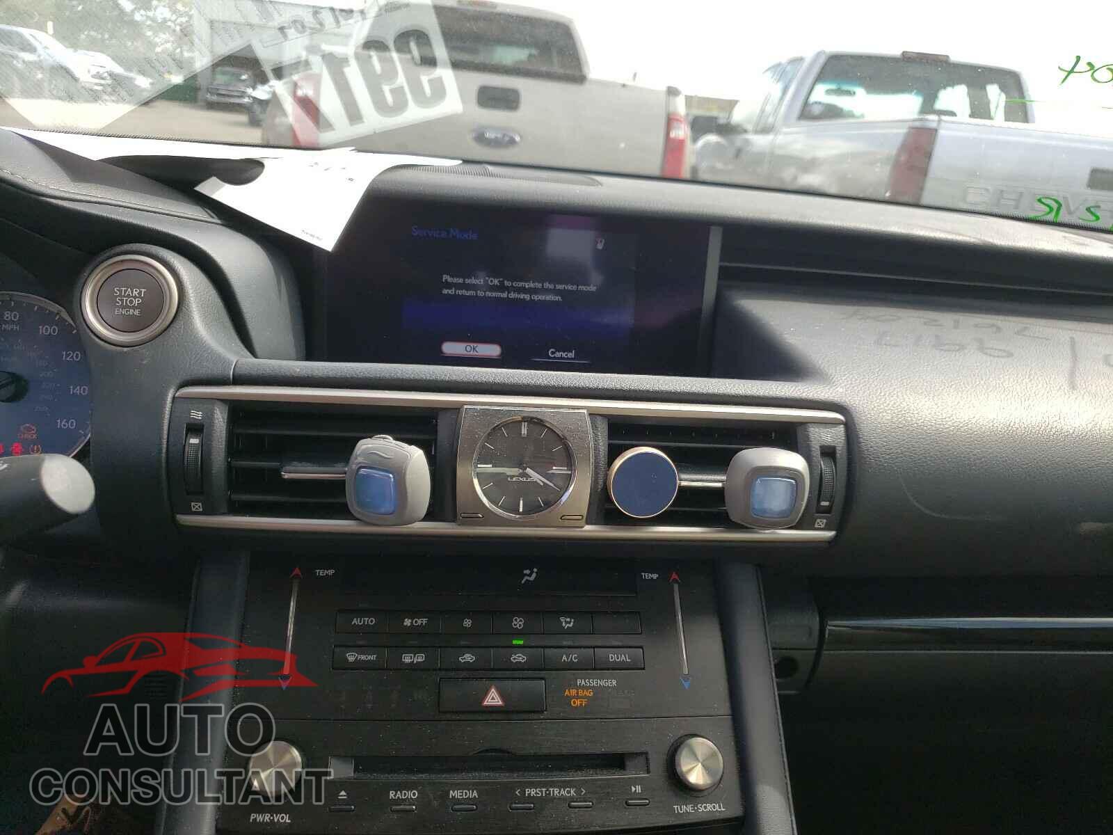 LEXUS IS 2018 - JTHBA1D20J5077641