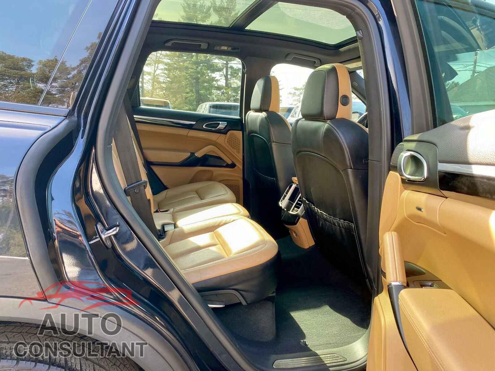 PORSCHE CAYENNE 2016 - WP1AA2A2XGKA08083