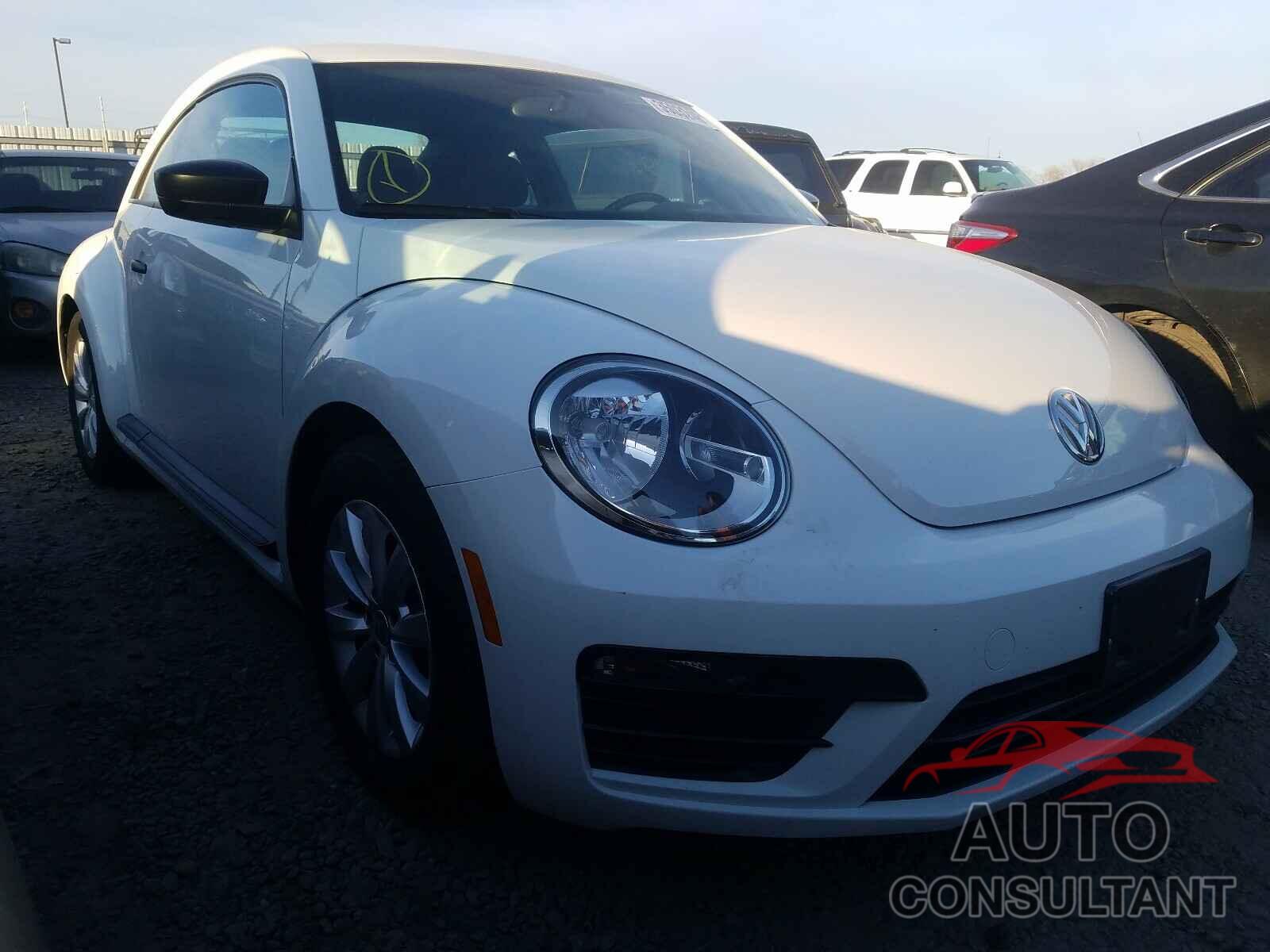 VOLKSWAGEN BEETLE 2018 - 3VWFD7AT9JM707237