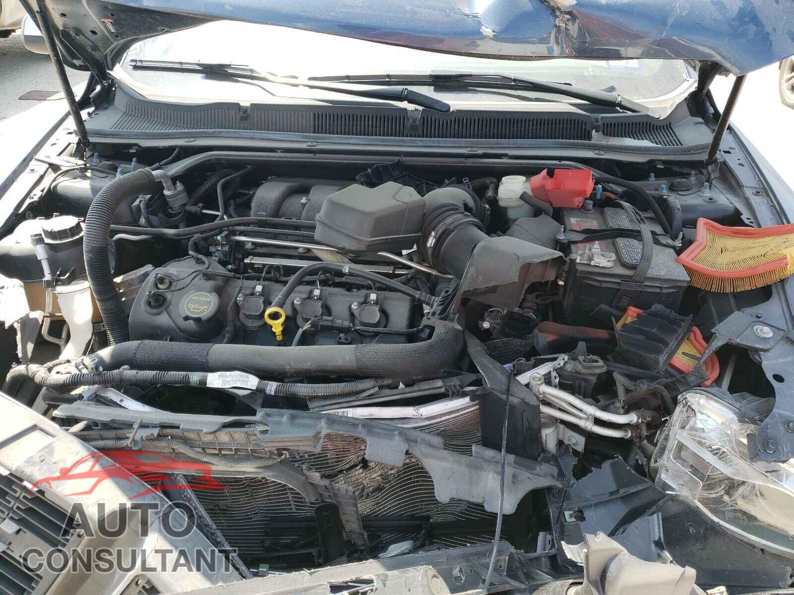 FORD TAURUS 2018 - 1FAHP2F84JG105565