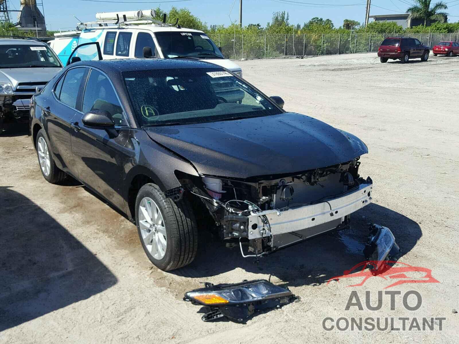 TOYOTA CAMRY 2018 - 4T1B11HK7JU019653