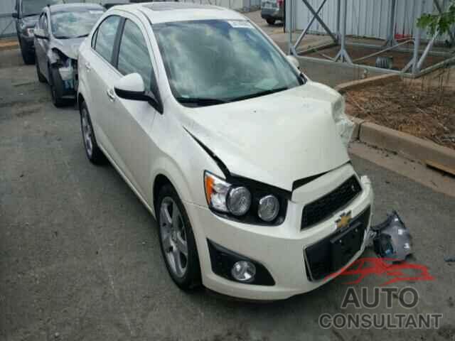 CHEVROLET SONIC 2015 - 1G1JE5SB5F4142551