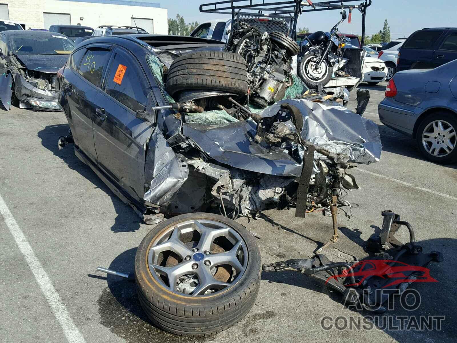 FORD FOCUS 2017 - 1FADP3L9XHL245655