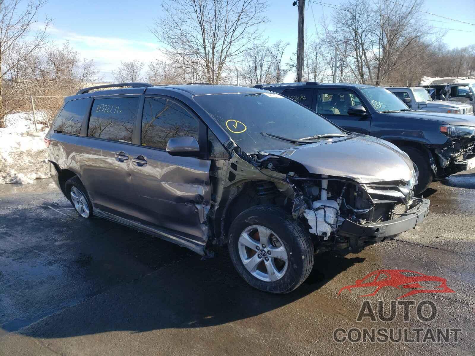 TOYOTA SIENNA 2019 - 5TDKZ3DC3KS989500