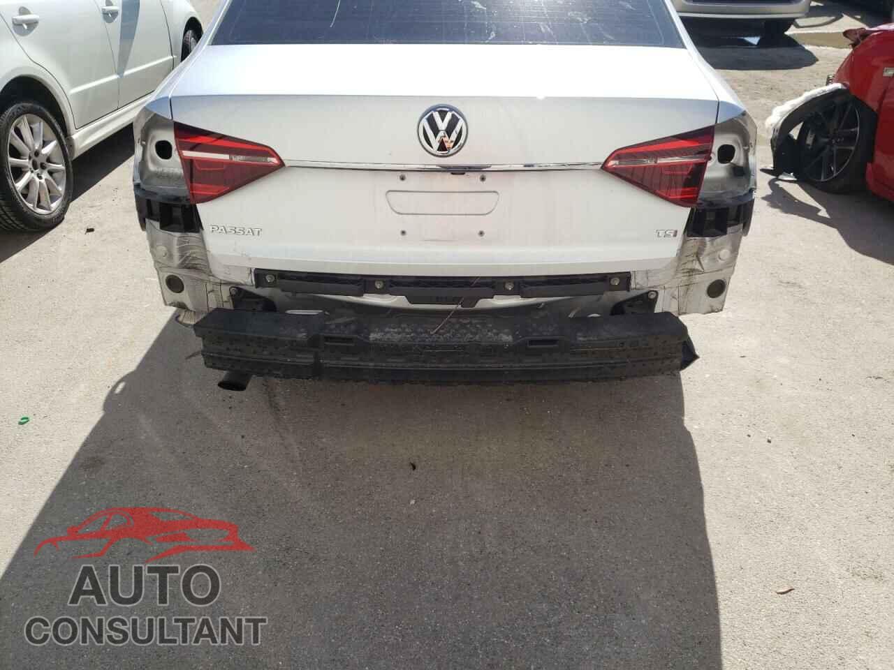 VOLKSWAGEN PASSAT 2017 - 1VWAT7A37HC048552