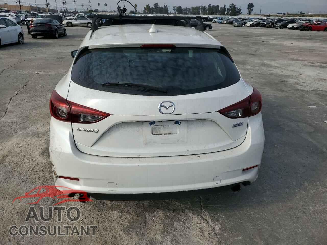 MAZDA 3 2018 - 3MZBN1M34JM169003