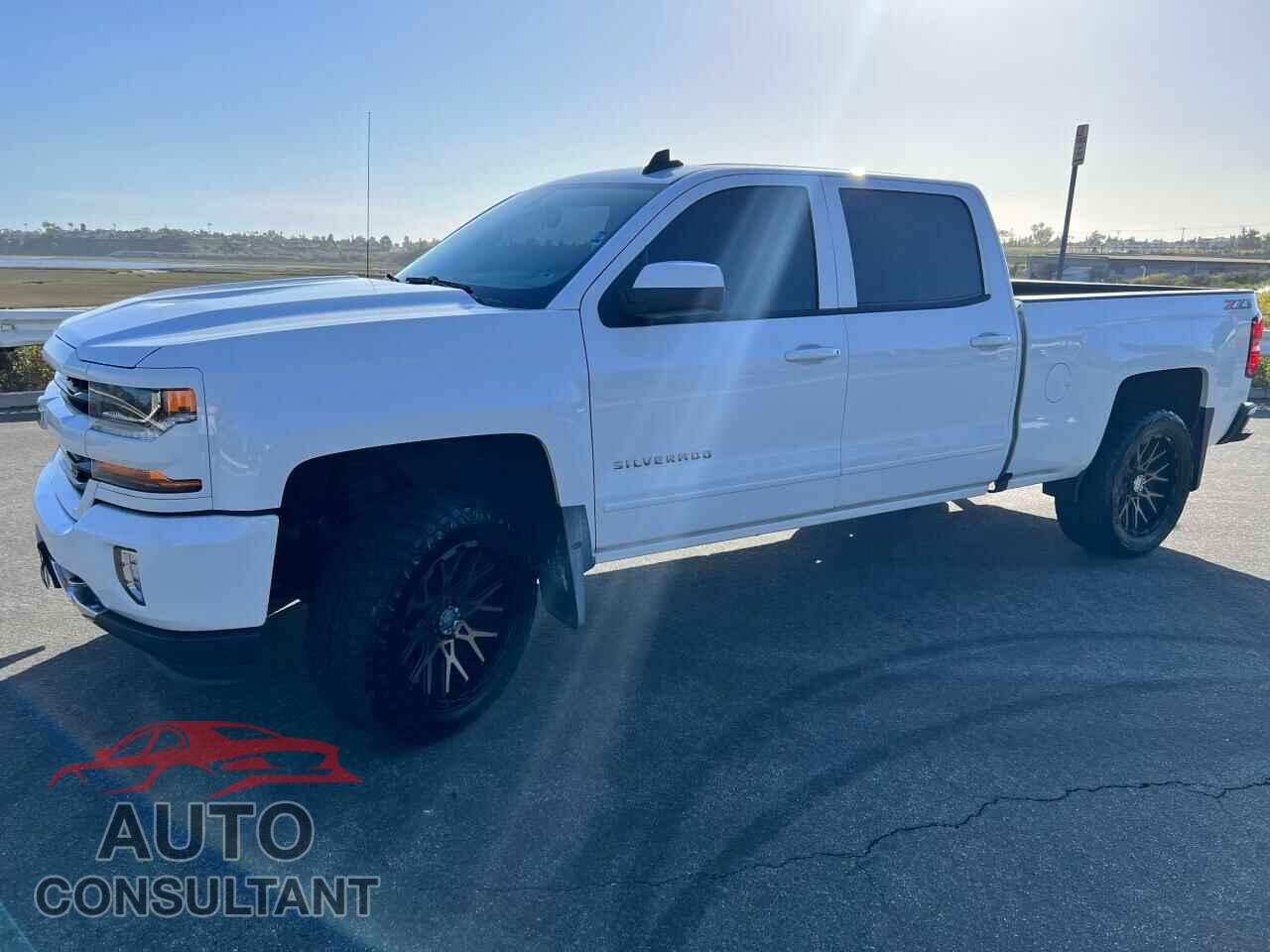 CHEVROLET SILVERADO 2018 - 3GCUKREC2JG224094