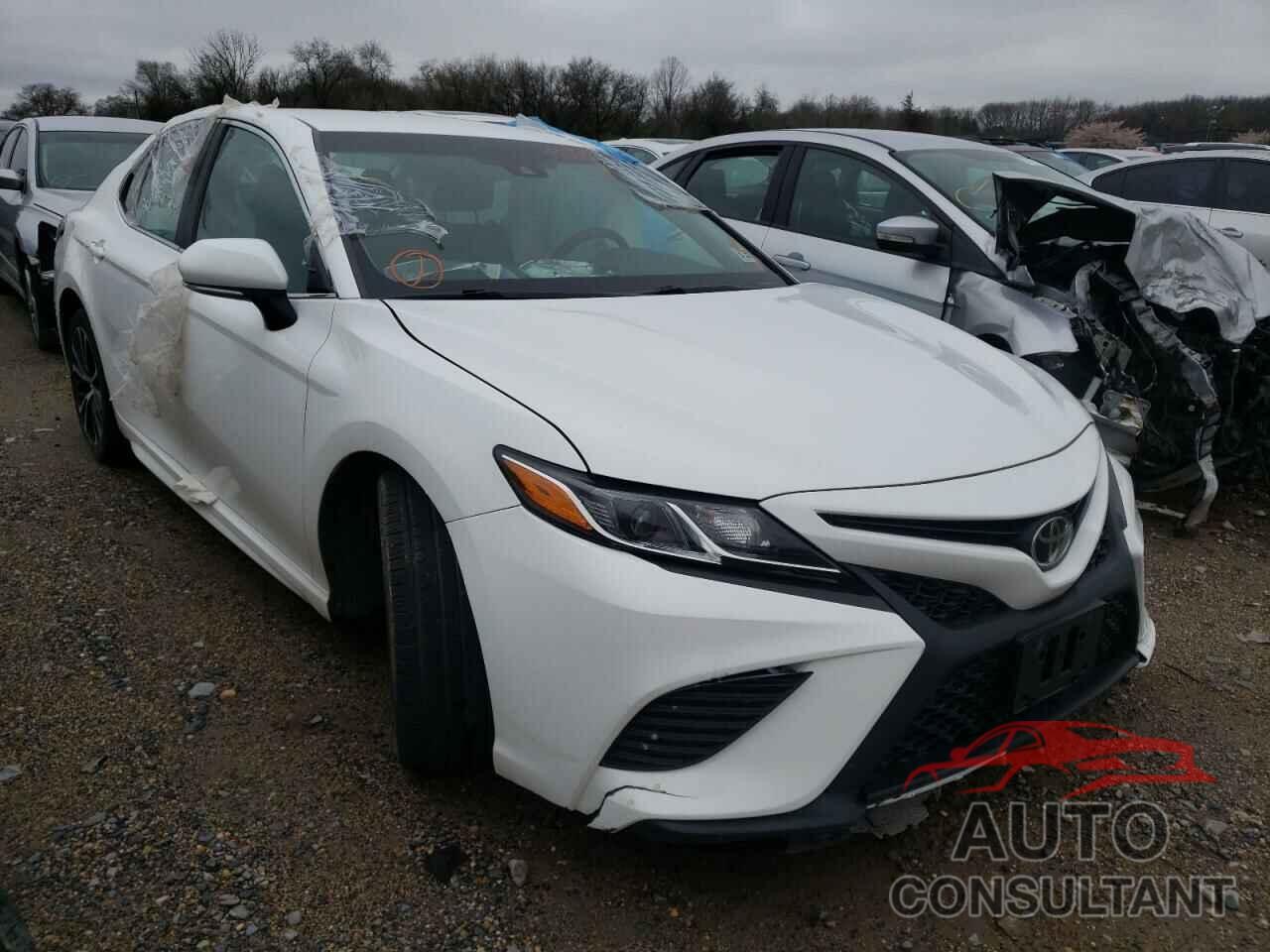 TOYOTA CAMRY 2018 - 4T1B11HK8JU037692