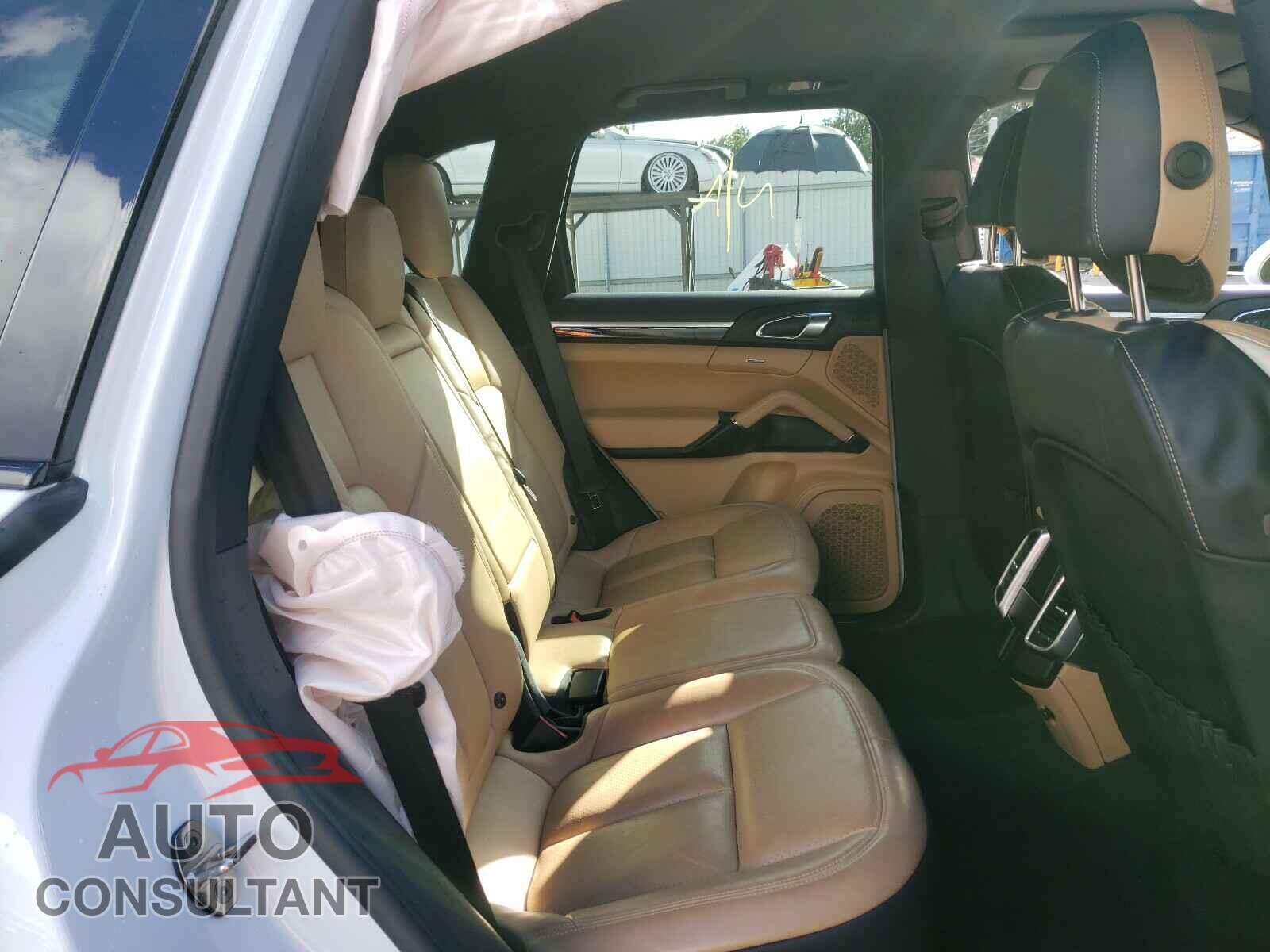 PORSCHE CAYENNE 2016 - WP1AA2A20GKA12711