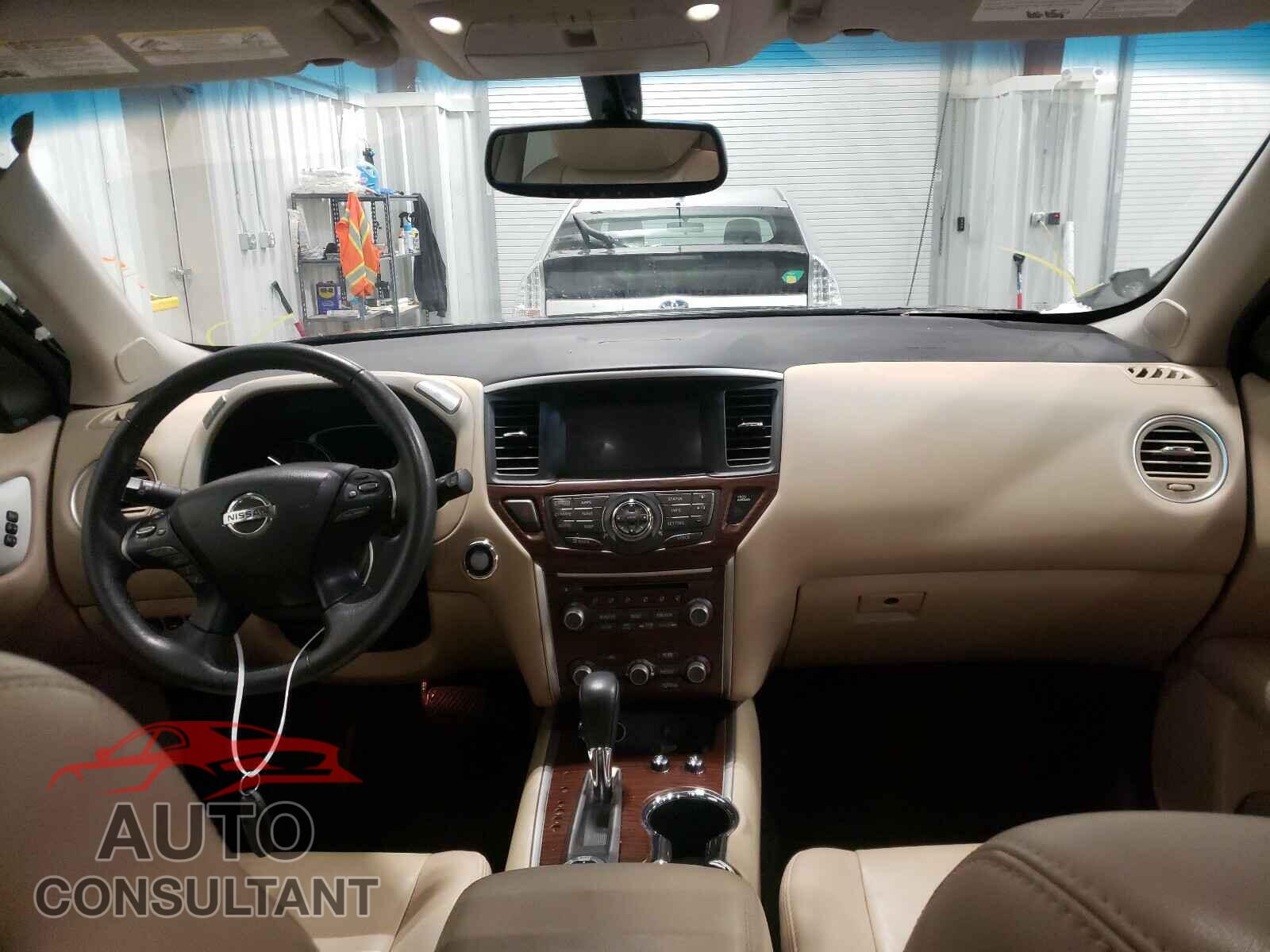 NISSAN PATHFINDER 2017 - 5N1DR2MM6HC607395