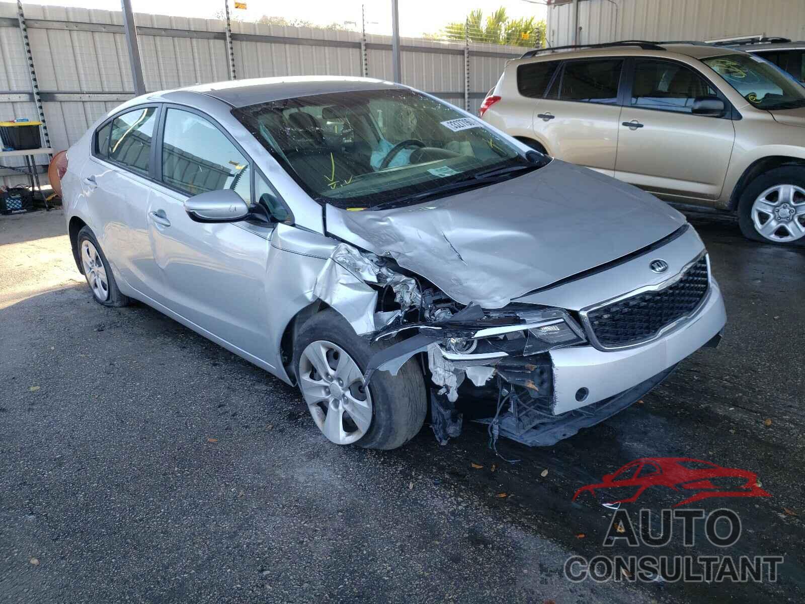 KIA FORTE 2018 - 3KPFK4A76JE205922