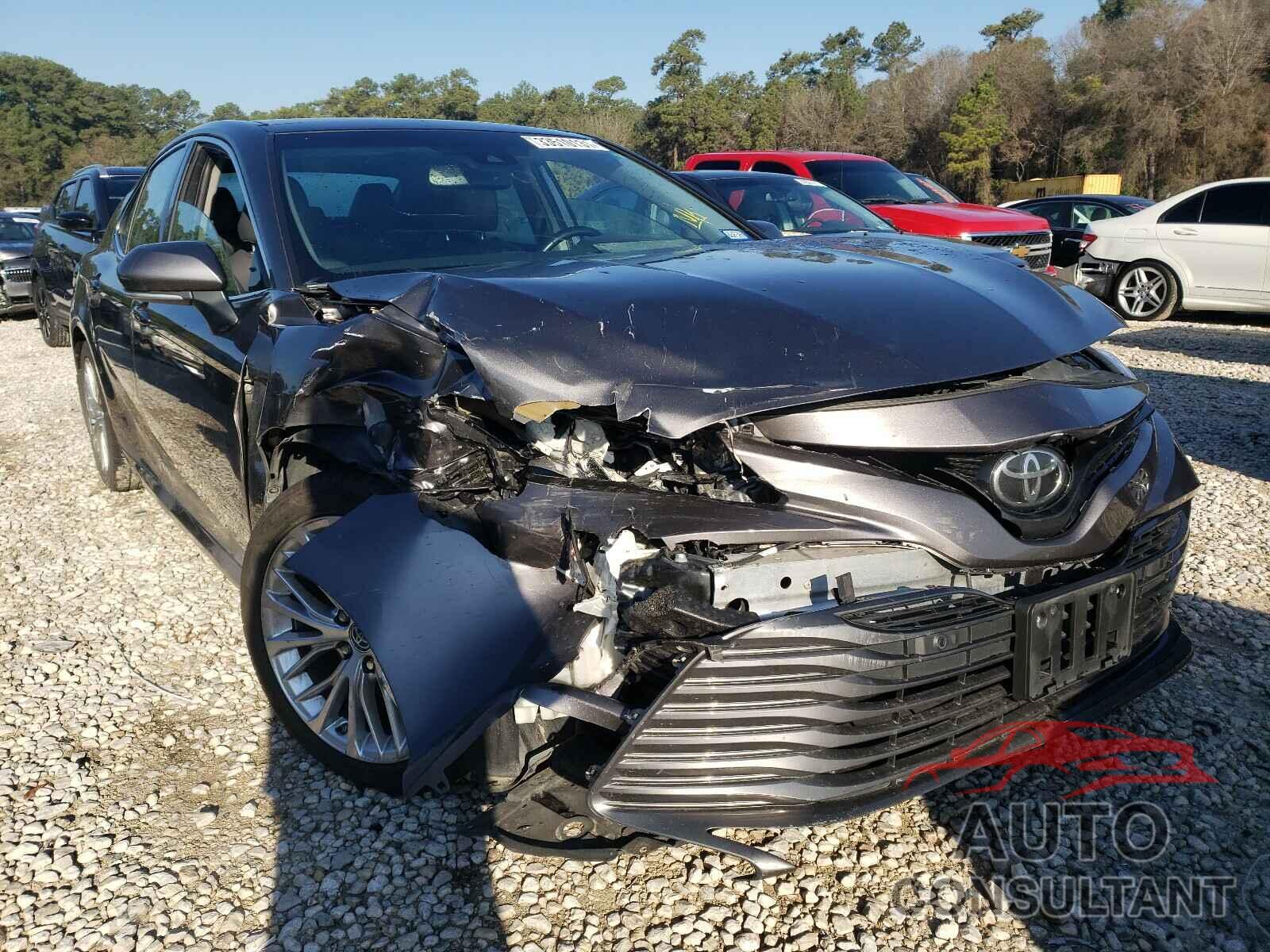 TOYOTA CAMRY 2018 - 4T1B11HK8JU019239