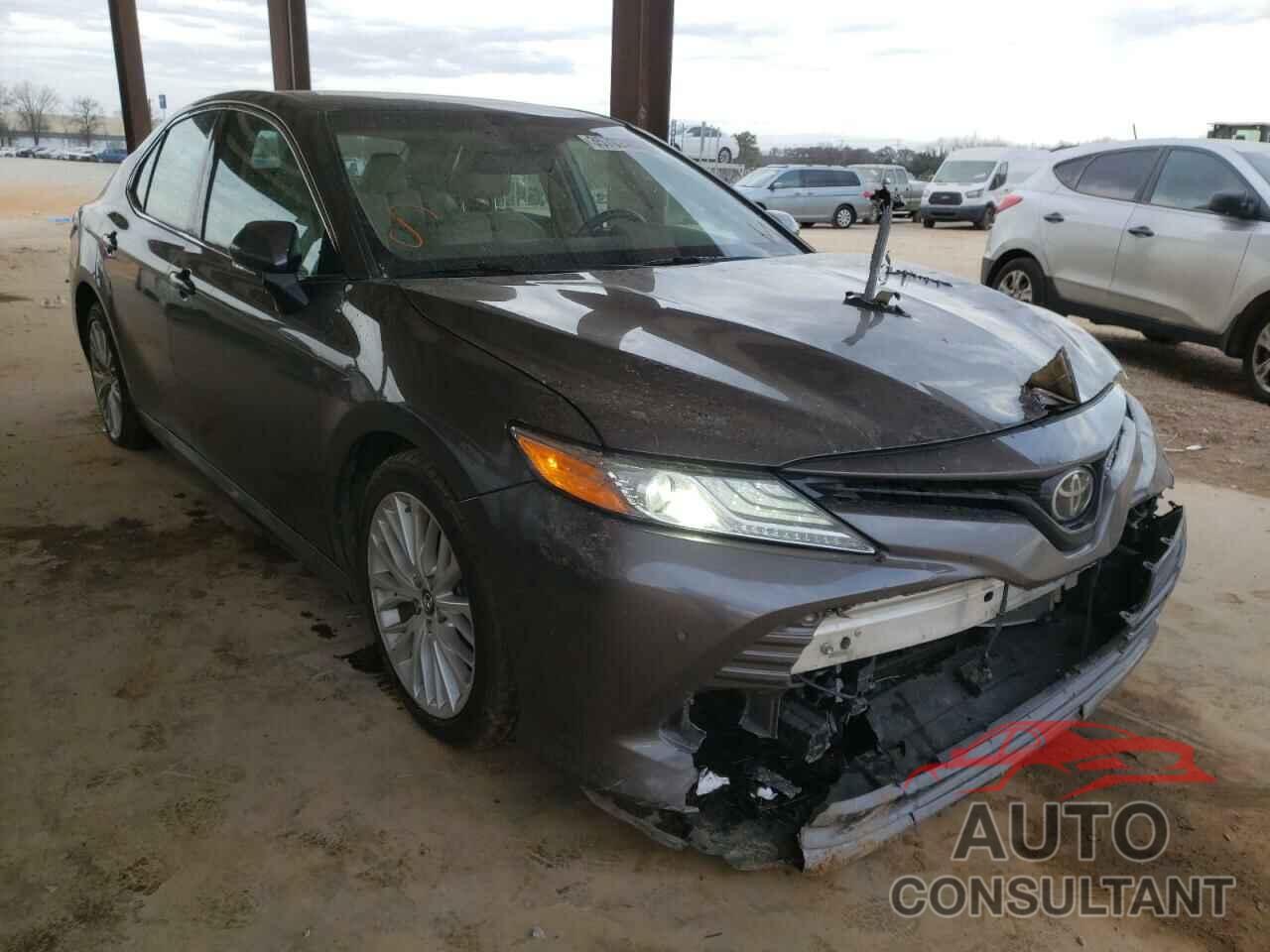 TOYOTA CAMRY 2018 - 4T1B11HK3JU004938