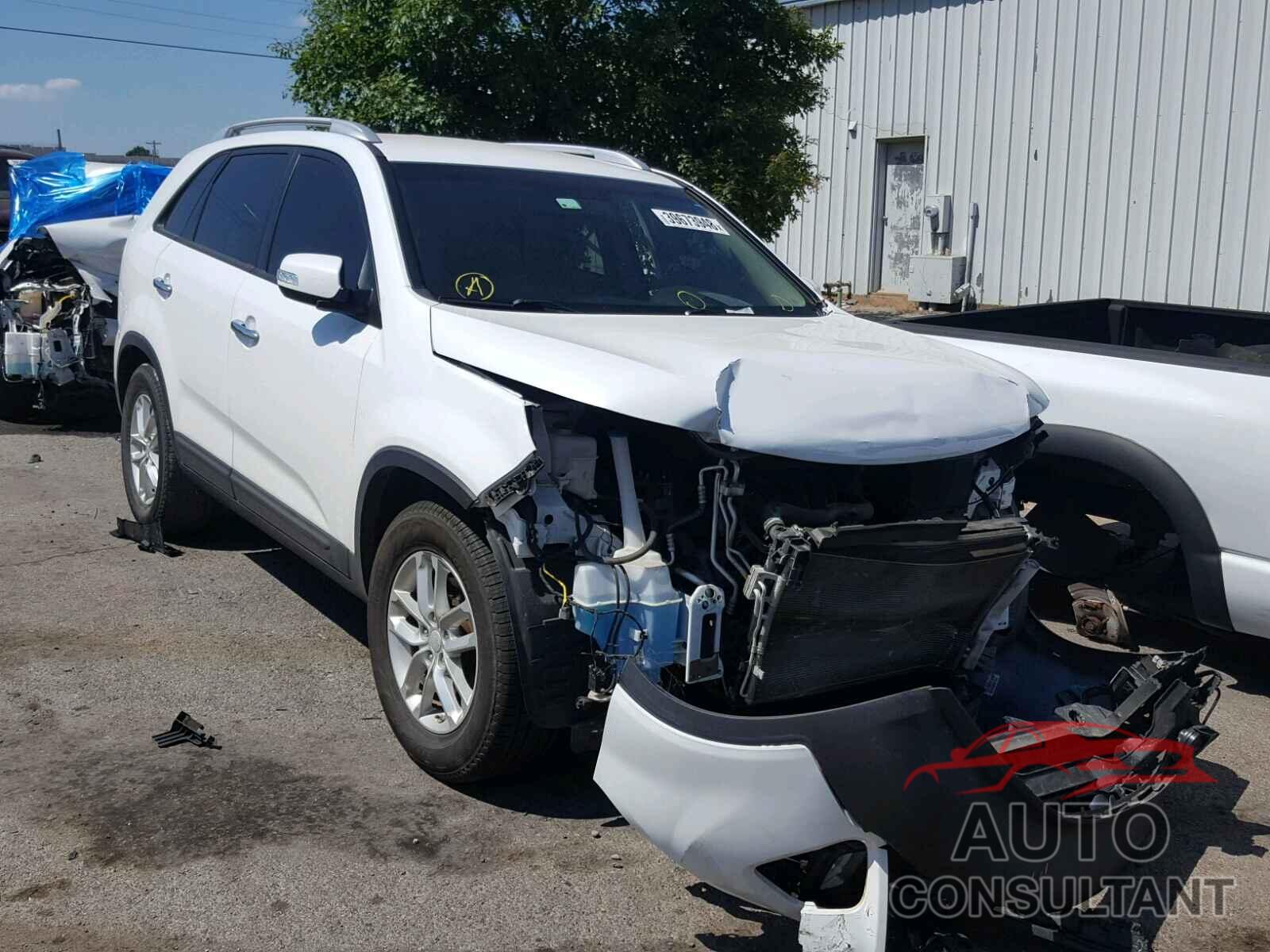 KIA SORENTO LX 2015 - 5XYKT4A68FG628174