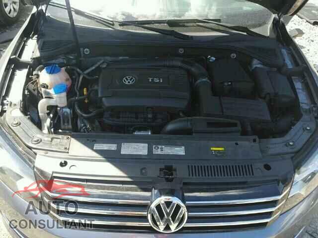 VOLKSWAGEN PASSAT 2015 - 1VWAT7A35FC042939
