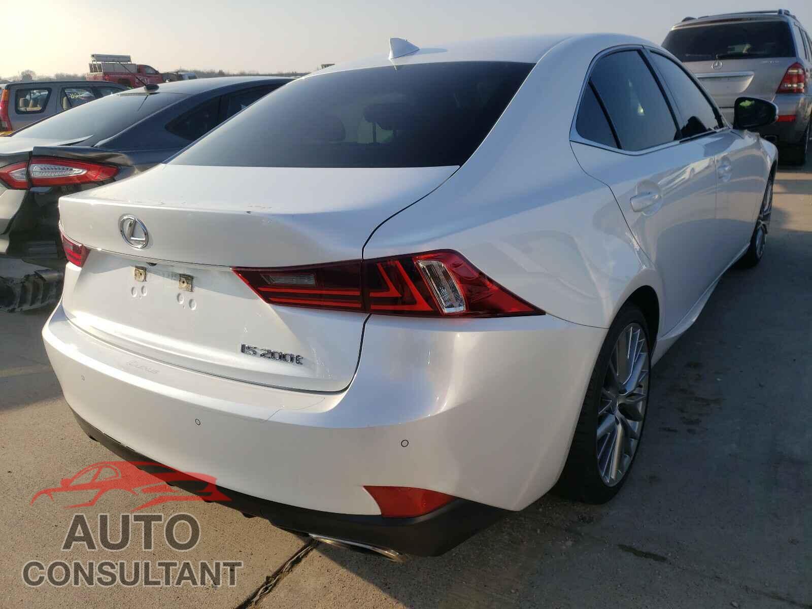 LEXUS IS 2016 - JTHBA1D24G5031836
