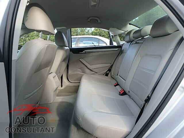 VOLKSWAGEN PASSAT 2015 - 1VWAT7A35FC007575
