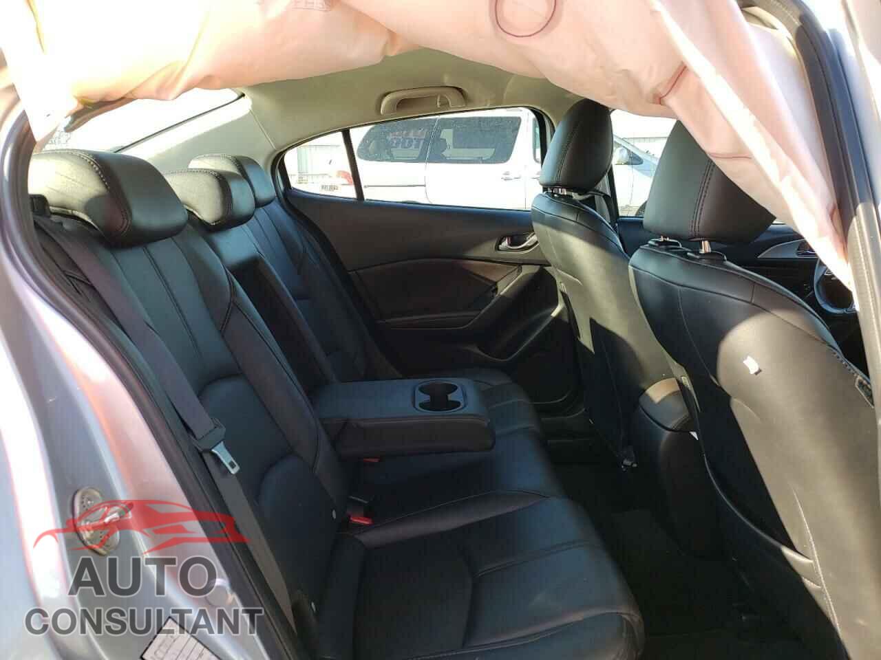 MAZDA 3 2018 - 3MZBN1V35JM178985