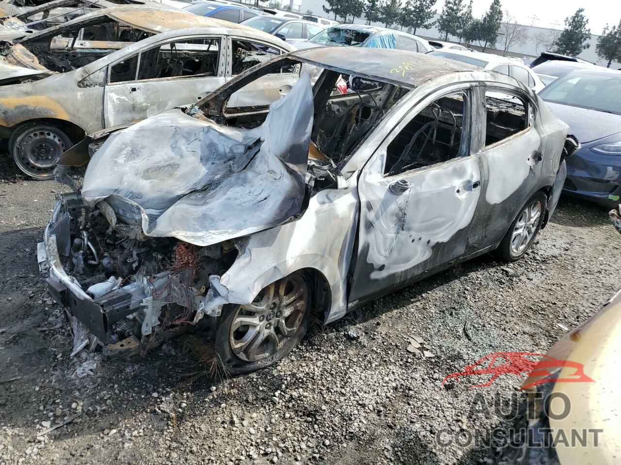 TOYOTA YARIS 2018 - 3MYDLBYV4JY328468